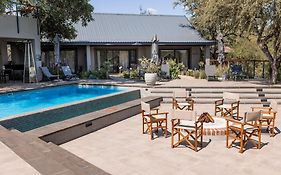 Little Kubu Lodge